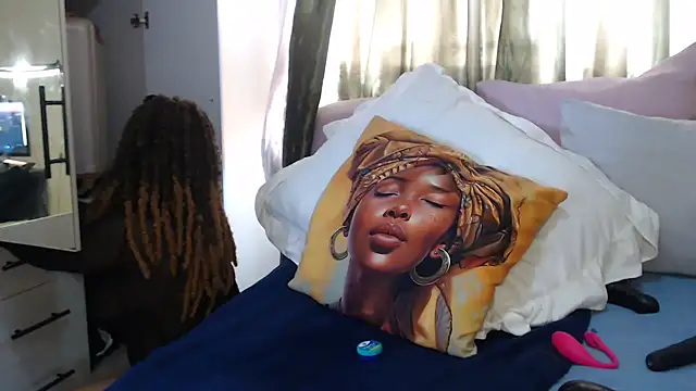 Foxybrownxx1 online show from November 22, 2025, 8:46 am