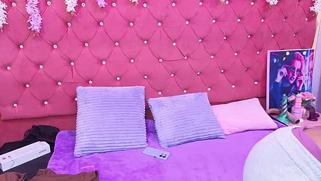 SamaraPrice69 online show from October 8, 2025, 12:14 pm