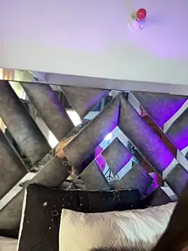 LylaLee111 online show from February 24, 2025, 12:59 pm