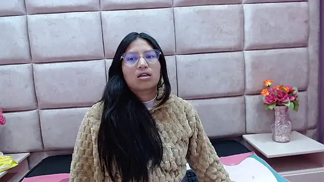 Miaa Smiith  online show from January 20, 2025, 2:22 am