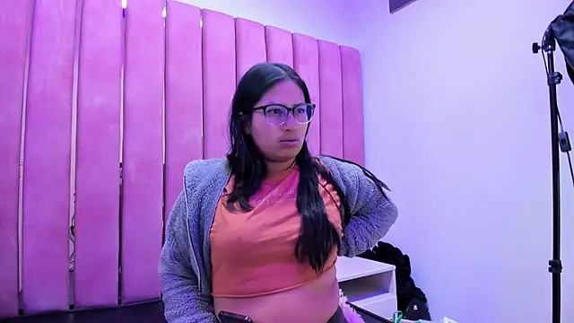 Miaa Smiith  online show from November 25, 2025, 3:28 am