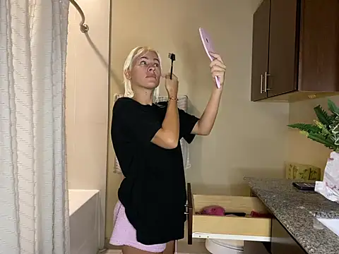 girlfriendmissy online show from September 26, 2025, 12:03 am