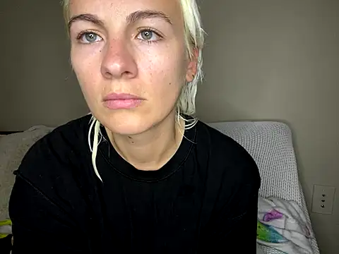 girlfriendmissy online show from October 3, 2025, 9:01 pm