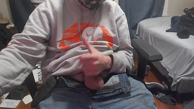 Snapshot of chicostick413 chatting on December 21, 2024, 3:36 am chicostick413 online show from December 21, 2024, 3:36 am