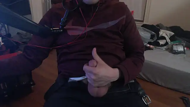 Snapshot of chicostick413 chatting on March 20, 2025, 12:19 am chicostick413 online show from March 20, 2025, 12:19 am