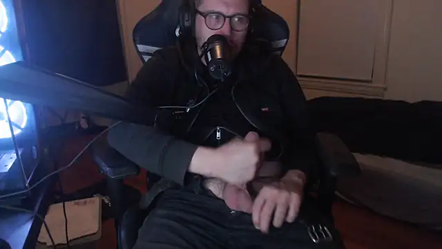 Snapshot of chicostick413 chatting on September 23, 2025, 4:15 am chicostick413 online show from September 23, 2025, 4:15 am