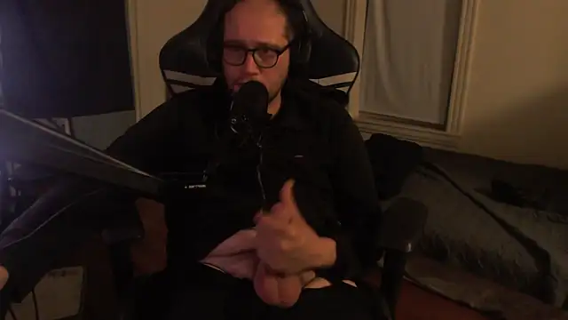 Snapshot of chicostick413 chatting on September 27, 2025, 1:43 am chicostick413 online show from September 27, 2025, 1:43 am