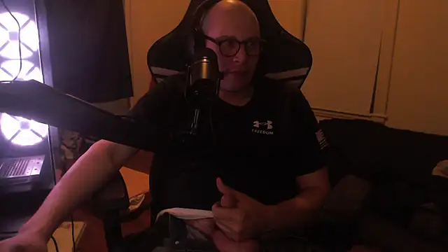 Snapshot of chicostick413 chatting on October 26, 2025, 2:17 am chicostick413 online show from October 26, 2025, 2:17 am