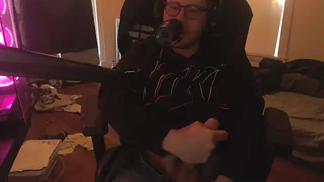 Snapshot of chicostick413 chatting on November 2, 2025, 6:21 pm chicostick413 online show from November 2, 2025, 6:21 pm