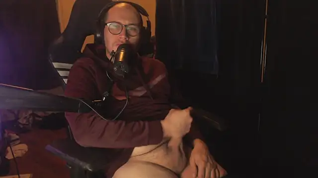 Snapshot of chicostick413 chatting on November 24, 2025, 3:17 am chicostick413 online show from November 24, 2025, 3:17 am