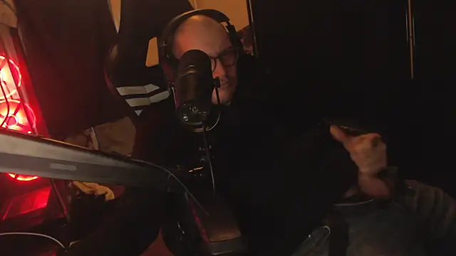 Snapshot of chicostick413 chatting on November 29, 2025, 8:01 pm chicostick413 online show from November 29, 2025, 8:01 pm