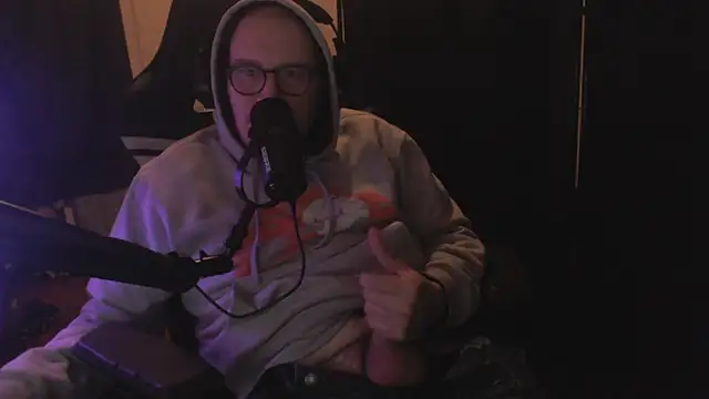 chicostick413 online show from December 17, 2025, 9:32 pm