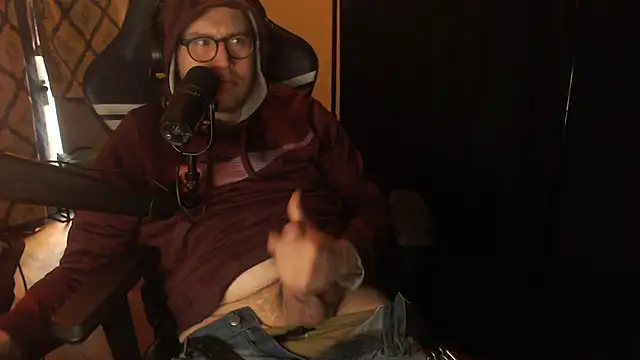 chicostick413 online show from March 31, 2026, 5:46 pm