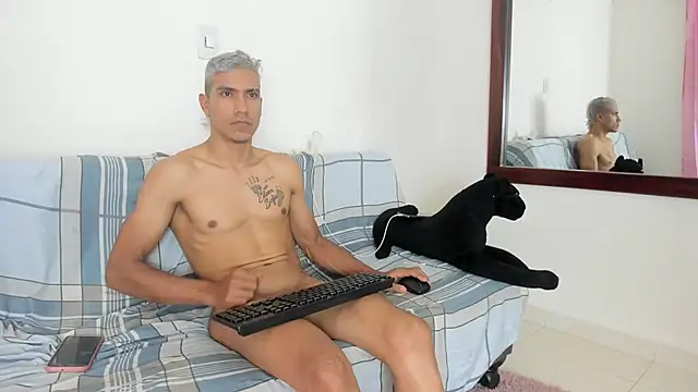 Snapshot of QuinnAndpuma1 chatting on March 7, 2025, 5:51 am QuinnAndpuma1 online show from March 7, 2025, 5:51 am