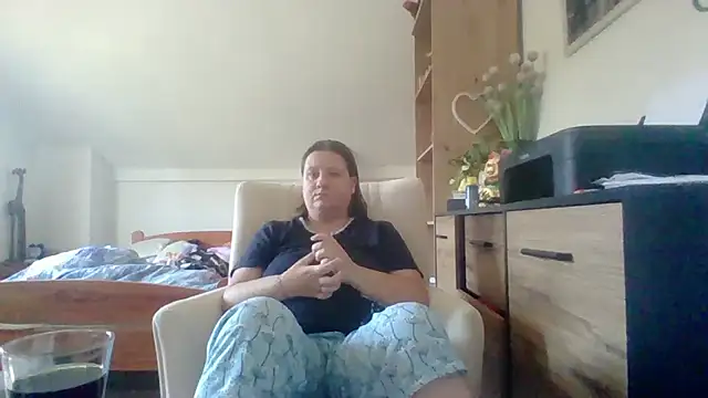 ReifeVenna online show from September 10, 2025, 7:08 am