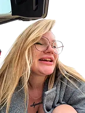 justmila online show from September 30, 2025, 11:26 am