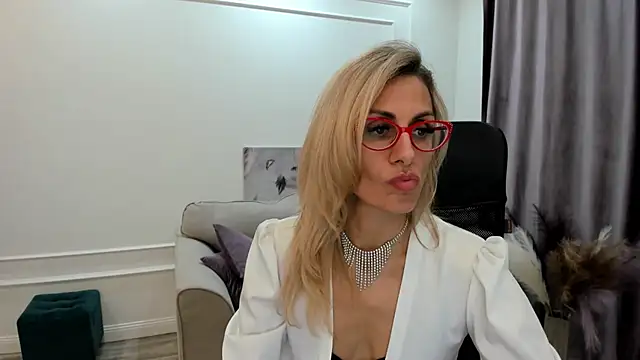 Snapshot of MuseOfStage chatting on January 17, 2025, 11:27 am MuseOfStage online show from January 17, 2025, 11:27 am