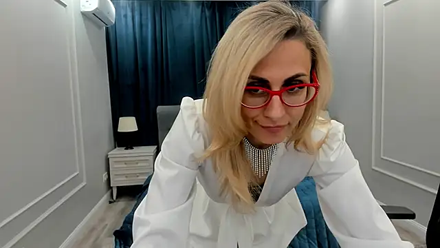 Snapshot of MuseOfStage chatting on January 24, 2025, 5:53 pm MuseOfStage online show from January 24, 2025, 5:53 pm