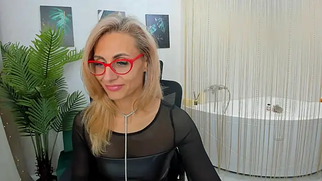 Snapshot of MuseOfStage chatting on February 3, 2025, 2:34 pm MuseOfStage online show from February 3, 2025, 2:34 pm