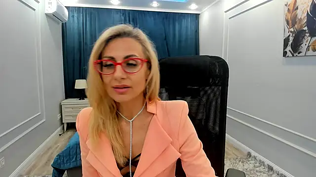 Snapshot of MuseOfStage chatting on February 14, 2025, 2:33 pm MuseOfStage online show from February 14, 2025, 2:33 pm