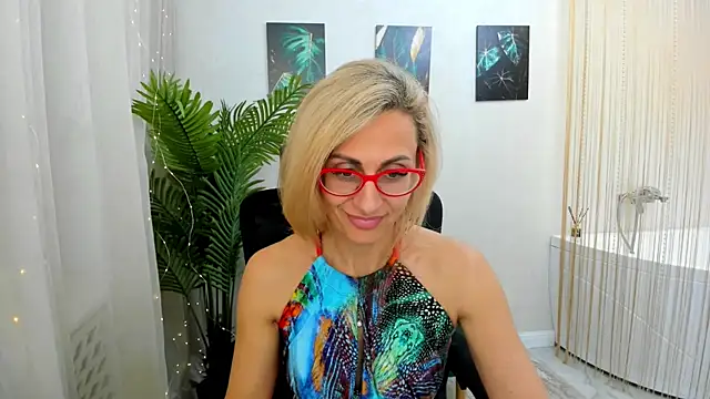 Snapshot of MuseOfStage chatting on February 23, 2025, 2:35 pm MuseOfStage online show from February 23, 2025, 2:35 pm