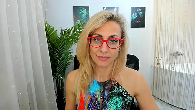 Snapshot of MuseOfStage chatting on February 23, 2025, 5:39 pm MuseOfStage online show from February 23, 2025, 5:39 pm