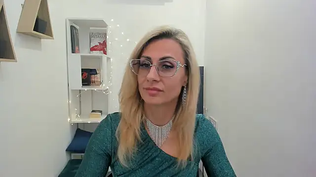 Snapshot of MuseOfStage chatting on March 5, 2025, 11:28 am MuseOfStage online show from March 5, 2025, 11:28 am