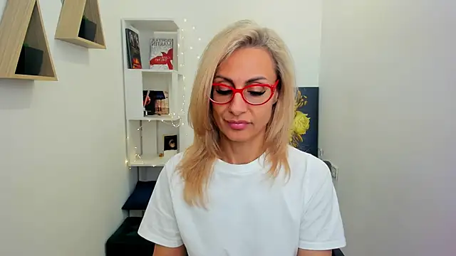 Snapshot of MuseOfStage chatting on March 14, 2025, 11:34 am MuseOfStage online show from March 14, 2025, 11:34 am