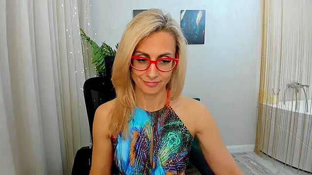 Snapshot of MuseOfStage chatting on March 19, 2025, 2:35 pm MuseOfStage online show from March 19, 2025, 2:35 pm