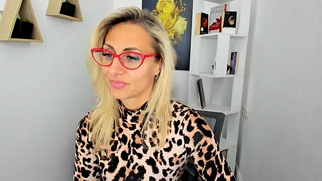 Snapshot of MuseOfStage chatting on September 10, 2025, 11:32 am MuseOfStage online show from September 10, 2025, 11:32 am