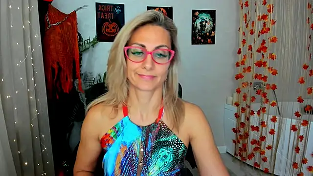 Snapshot of MuseOfStage chatting on October 15, 2025, 11:54 am MuseOfStage online show from October 15, 2025, 11:54 am