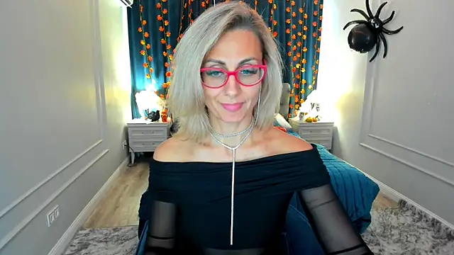 Snapshot of MuseOfStage chatting on October 17, 2025, 12:19 pm MuseOfStage online show from October 17, 2025, 12:19 pm