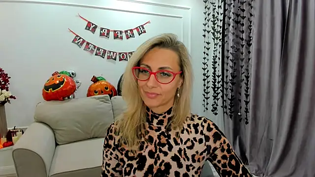 Snapshot of MuseOfStage chatting on October 19, 2025, 11:44 am MuseOfStage online show from October 19, 2025, 11:44 am