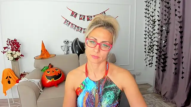 Snapshot of MuseOfStage chatting on October 28, 2025, 11:47 am MuseOfStage online show from October 28, 2025, 11:47 am