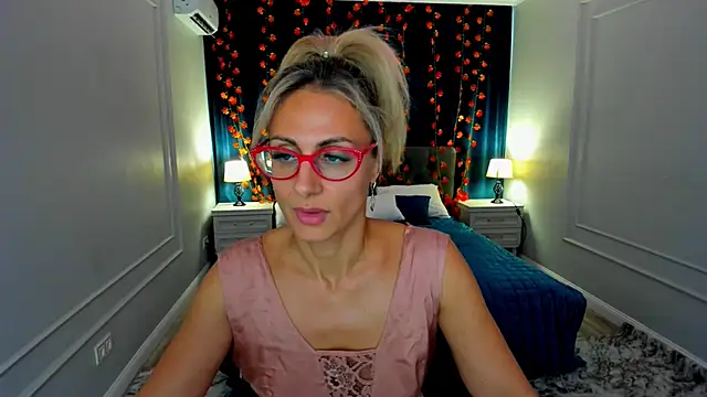 Snapshot of MuseOfStage chatting on November 14, 2025, 11:09 am MuseOfStage online show from November 14, 2025, 11:09 am