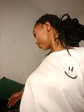 Snapshot of Shria107 chatting on February 18, 2026, 9:05 am Shria107 online show from February 18, 2026, 9:05 am