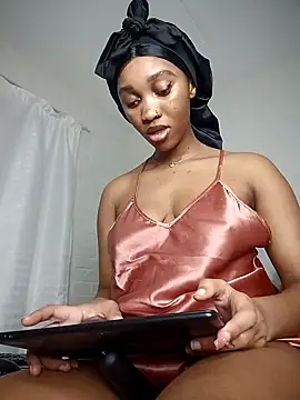 Snapshot of Shria107 chatting on March 21, 2026, 12:26 am Shria107 online show from March 21, 2026, 12:26 am