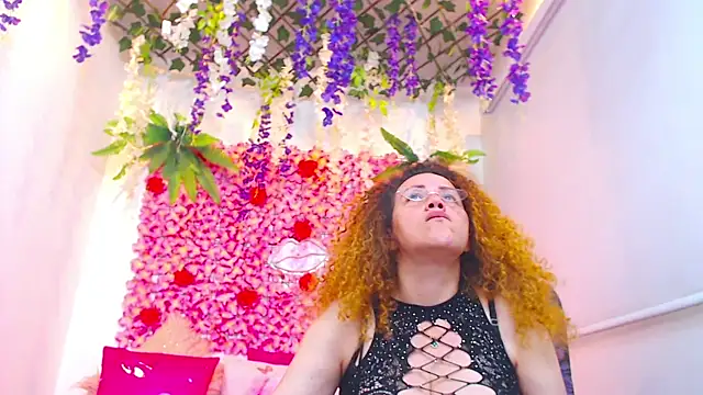 BLONDE SEXYHOT online show from December 4, 2025, 7:00 pm