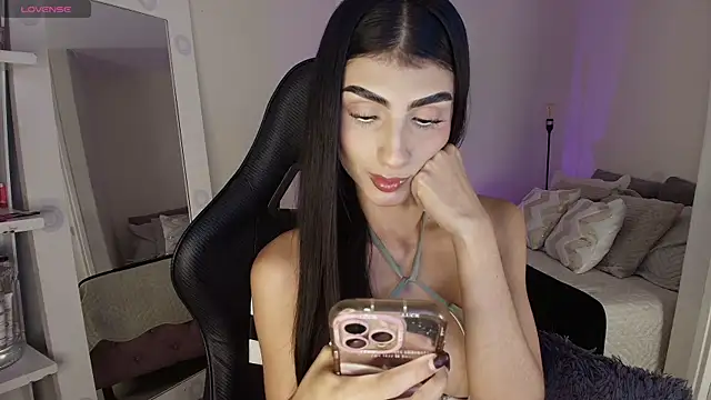 Snapshot of April_Scarlett chatting on June 3, 2026, 12:57 am April Scarlett online show from June 3, 2026, 12:57 am