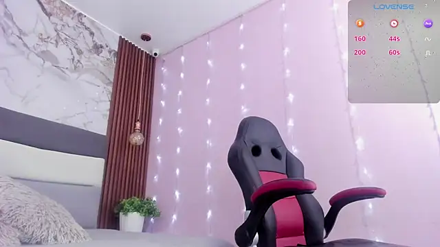 ALICESTARKK online show from February 9, 2026, 1:26 pm