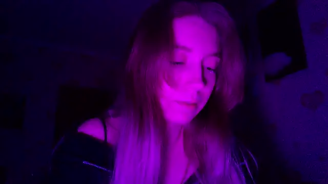 Snapshot of qwolll chatting on March 7, 2025, 7:38 pm qwolll online show from March 7, 2025, 7:38 pm