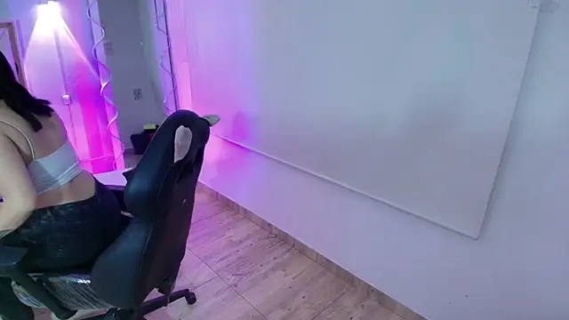 Brendda tay online show from October 3, 2025, 3:03 am