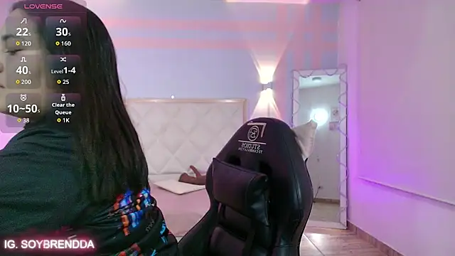 Brendda tay online show from November 4, 2025, 3:27 am