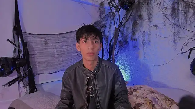 alexandersawyer online show from November 4, 2025, 4:22 am