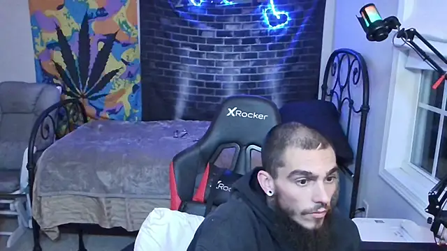 Snapshot of XMeF10 chatting on January 3, 2025, 12:22 am XMeF10 online show from January 3, 2025, 12:22 am