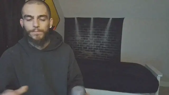 Snapshot of XMeF10 chatting on March 18, 2025, 5:41 am XMeF10 online show from March 18, 2025, 5:41 am