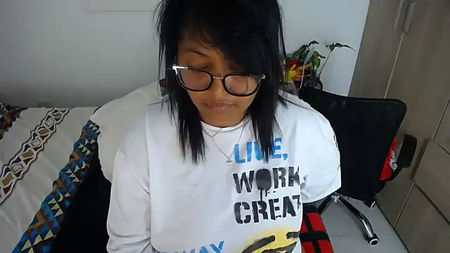 miajoseph  online show from January 18, 2025, 8:20 am