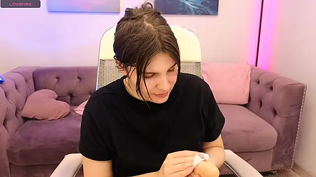 Ruyjin Choi online show from March 1, 2025, 3:49 pm