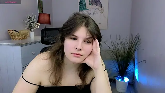 Ruyjin Choi online show from November 17, 2025, 10:43 am