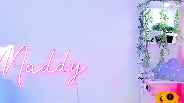 Snapshot of MaddyParisi chatting on March 5, 2025, 1:10 am MaddyParisi online show from March 5, 2025, 1:10 am